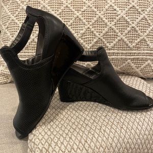 Life stride black shoe